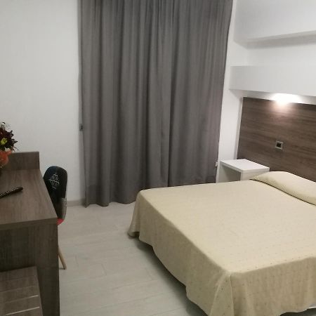 Hotel Miramare Чиро-Марина Екстер'єр фото