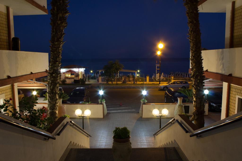 Hotel Miramare Чиро-Марина Екстер'єр фото