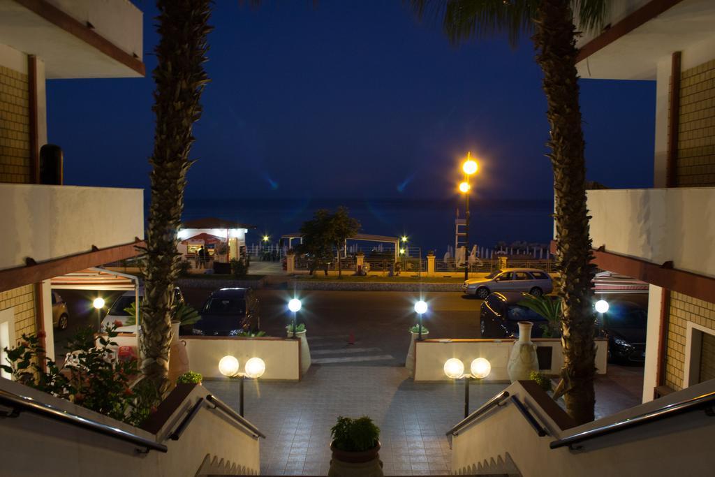 Hotel Miramare Чиро-Марина Екстер'єр фото